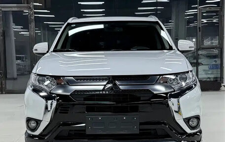 Mitsubishi Outlander III рестайлинг 3, 2022 год, 2 090 010 рублей, 2 фотография