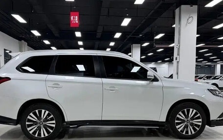 Mitsubishi Outlander III рестайлинг 3, 2022 год, 2 090 010 рублей, 5 фотография