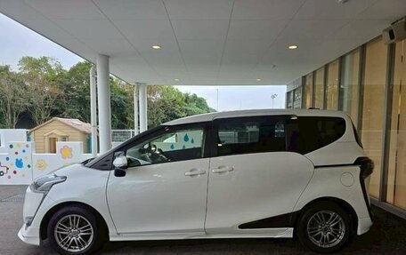 Toyota Sienta II, 2017 год, 1 083 000 рублей, 6 фотография