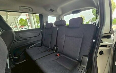 Toyota Sienta II, 2017 год, 1 083 000 рублей, 19 фотография