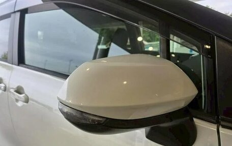 Toyota Sienta II, 2017 год, 1 083 000 рублей, 26 фотография