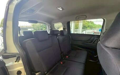 Toyota Sienta II, 2017 год, 1 083 000 рублей, 25 фотография