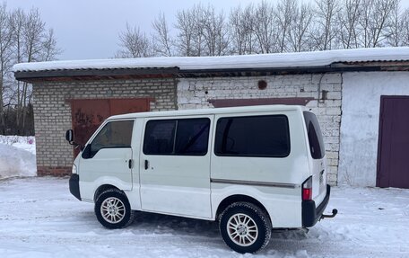 Mazda Bongo IV, 2001 год, 330 000 рублей, 2 фотография