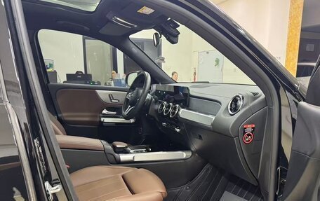 Mercedes-Benz GLB, 2023 год, 2 340 000 рублей, 15 фотография