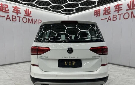 Volkswagen Touran III, 2022 год, 1 640 000 рублей, 5 фотография