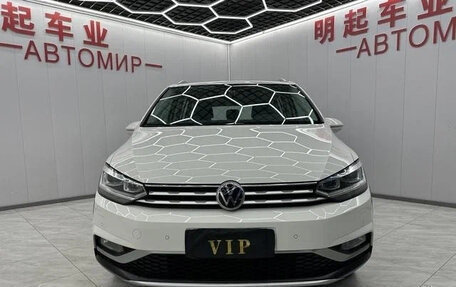 Volkswagen Touran III, 2022 год, 1 640 000 рублей, 2 фотография
