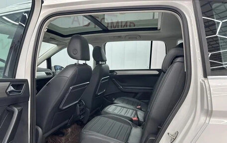 Volkswagen Touran III, 2022 год, 1 640 000 рублей, 9 фотография