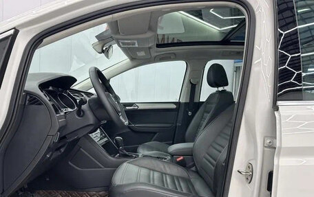 Volkswagen Touran III, 2022 год, 1 640 000 рублей, 8 фотография