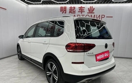 Volkswagen Touran III, 2022 год, 1 640 000 рублей, 4 фотография