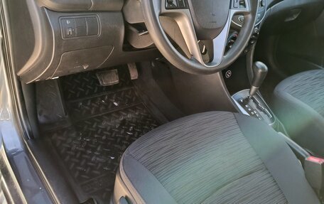 Hyundai Solaris II рестайлинг, 2015 год, 979 000 рублей, 8 фотография