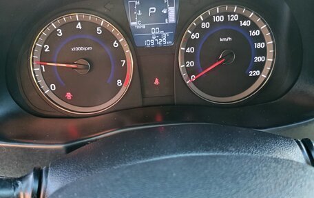 Hyundai Solaris II рестайлинг, 2015 год, 979 000 рублей, 14 фотография