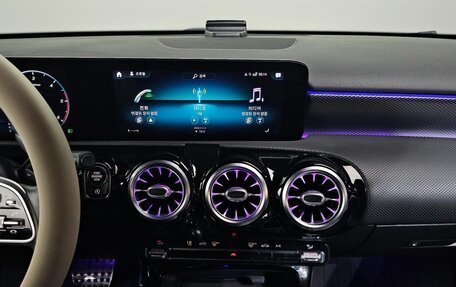 Mercedes-Benz A-Класс, 2021 год, 2 300 009 рублей, 14 фотография