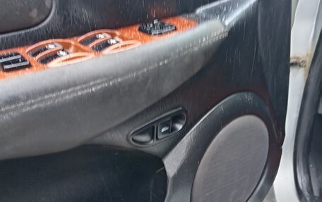 Hyundai Sonata IV рестайлинг, 2002 год, 13 фотография