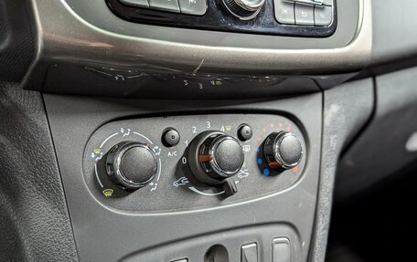 Renault Logan II, 2020 год, 950 000 рублей, 21 фотография