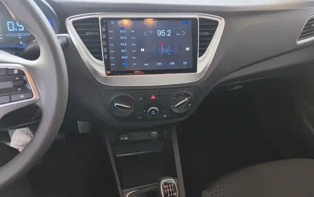 Hyundai Solaris II рестайлинг, 2021 год, 839 000 рублей, 9 фотография