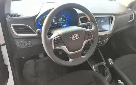 Hyundai Solaris II рестайлинг, 2021 год, 839 000 рублей, 8 фотография