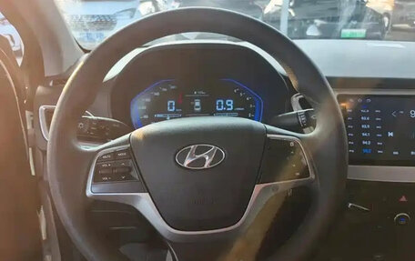 Hyundai Solaris II рестайлинг, 2021 год, 839 000 рублей, 7 фотография