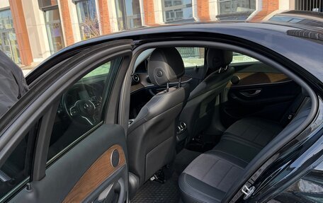 Mercedes-Benz E-Класс, 2019 год, 3 800 000 рублей, 10 фотография