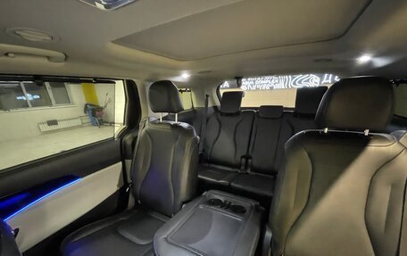 KIA Carnival, 2023 год, 4 700 000 рублей, 17 фотография