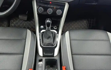 Volkswagen T-Roc I, 2023 год, 1 649 000 рублей, 10 фотография