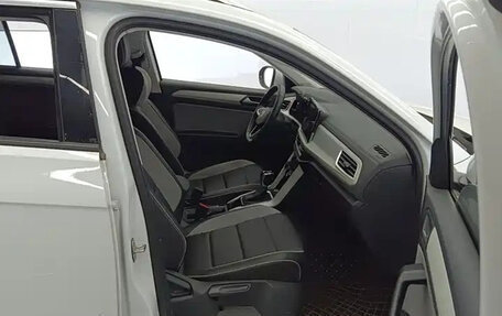 Volkswagen T-Roc I, 2023 год, 1 649 000 рублей, 11 фотография