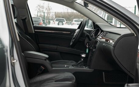 Skoda Superb III рестайлинг, 2012 год, 1 300 000 рублей, 23 фотография