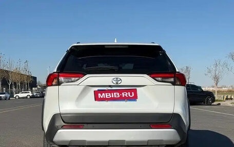 Toyota RAV4, 2024 год, 3 969 010 рублей, 4 фотография