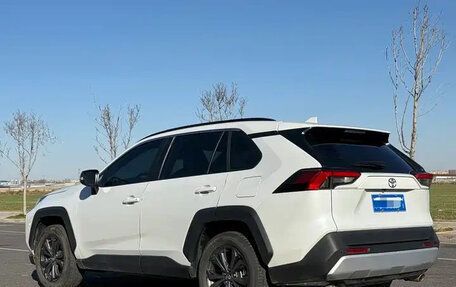 Toyota RAV4, 2024 год, 3 969 010 рублей, 6 фотография