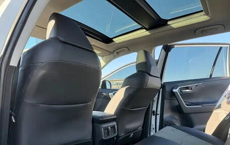 Toyota RAV4, 2024 год, 3 969 010 рублей, 9 фотография