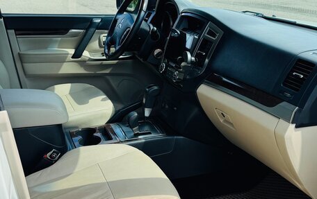 Mitsubishi Pajero IV, 2019 год, 4 050 000 рублей, 14 фотография