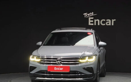 Volkswagen Tiguan II, 2023 год, 3 417 000 рублей, 2 фотография