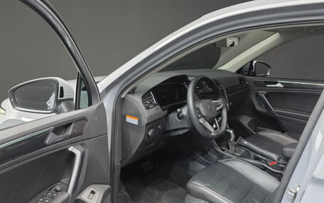 Volkswagen Tiguan II, 2023 год, 3 417 000 рублей, 6 фотография