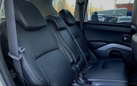 Mitsubishi Outlander III рестайлинг 3, 2011 год, 1 020 000 рублей, 10 фотография