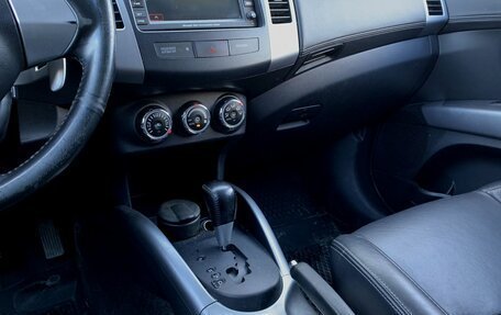 Mitsubishi Outlander III рестайлинг 3, 2011 год, 1 020 000 рублей, 13 фотография