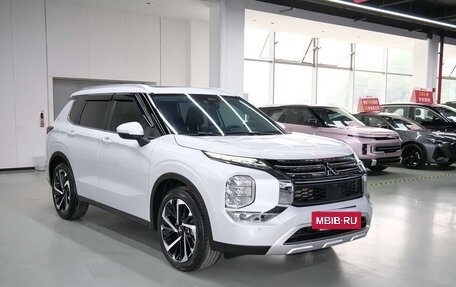 Mitsubishi Outlander, 2023 год, 4 690 325 рублей, 2 фотография
