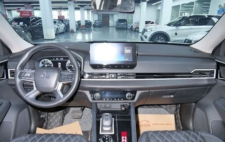 Mitsubishi Outlander, 2023 год, 4 690 325 рублей, 8 фотография