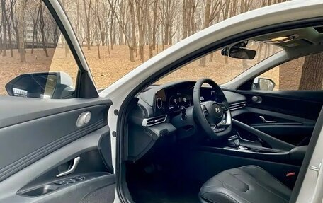 Hyundai Elantra, 2023 год, 1 765 000 рублей, 8 фотография