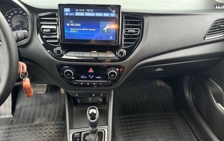 Hyundai Solaris II рестайлинг, 2021 год, 1 725 000 рублей, 14 фотография