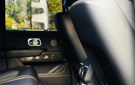 Rolls-Royce Cullinan, 2019 год, 25 300 000 рублей, 18 фотография