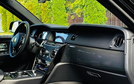 Rolls-Royce Cullinan, 2019 год, 25 300 000 рублей, 17 фотография