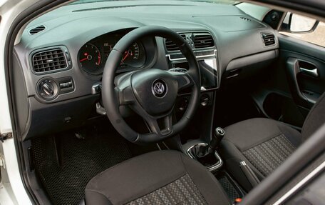 Volkswagen Polo VI (EU Market), 2016 год, 895 000 рублей, 13 фотография