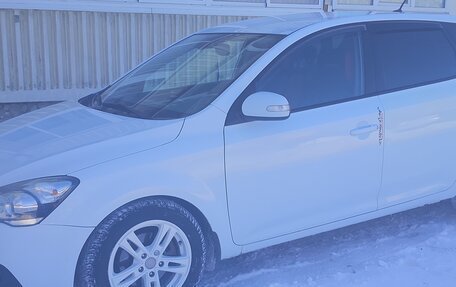 KIA cee'd I рестайлинг, 2010 год, 670 000 рублей, 3 фотография