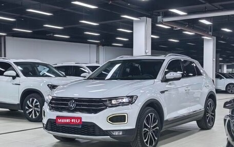 Volkswagen T-Roc I, 2022 год, 1 460 000 рублей, 1 фотография
