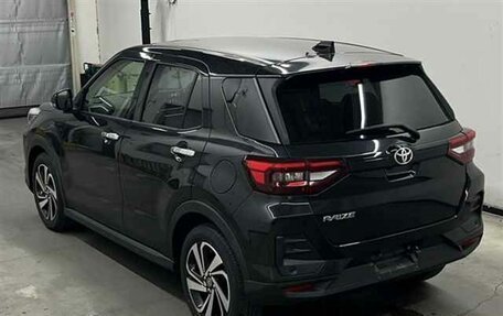 Toyota Raize I, 2022 год, 2 195 000 рублей, 3 фотография