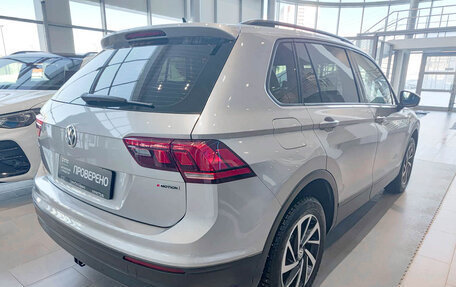 Volkswagen Tiguan II, 2019 год, 3 221 000 рублей, 9 фотография