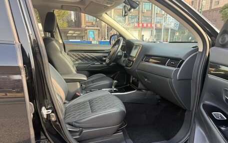 Mitsubishi Outlander III рестайлинг 3, 2022 год, 1 715 000 рублей, 13 фотография