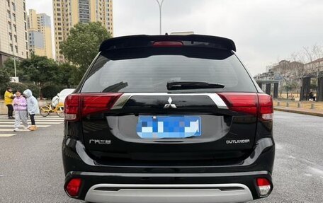 Mitsubishi Outlander III рестайлинг 3, 2022 год, 1 715 000 рублей, 5 фотография