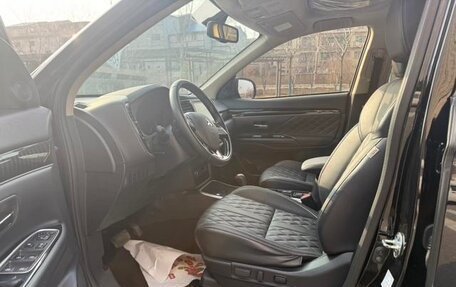 Mitsubishi Outlander III рестайлинг 3, 2022 год, 1 715 000 рублей, 7 фотография