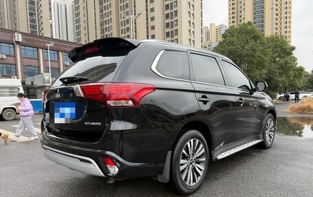 Mitsubishi Outlander III рестайлинг 3, 2022 год, 1 715 000 рублей, 6 фотография