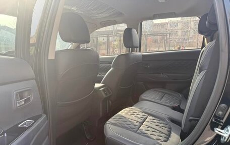 Mitsubishi Outlander III рестайлинг 3, 2022 год, 1 715 000 рублей, 14 фотография